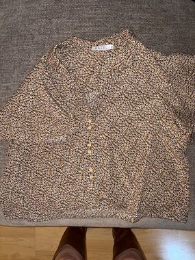 Hazel Short-Sleeve Floral Button-Up Shirt in Mustard